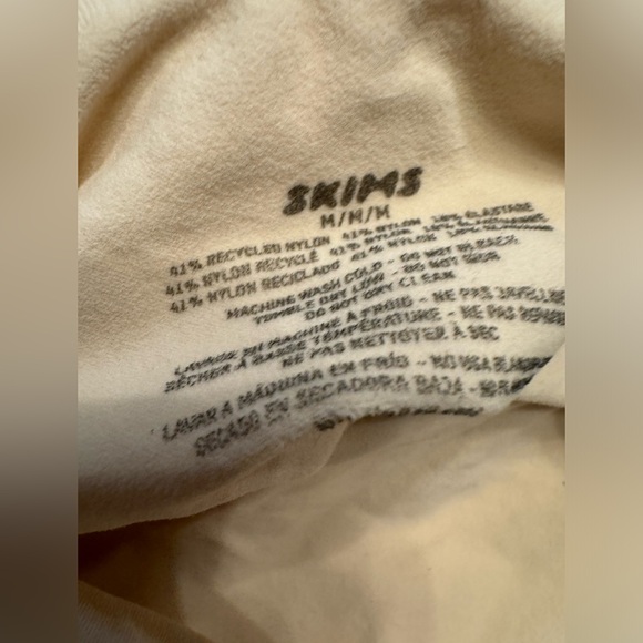 SEAMLESS SCULPT THONG BODYSUIT - Picture 9 of 11